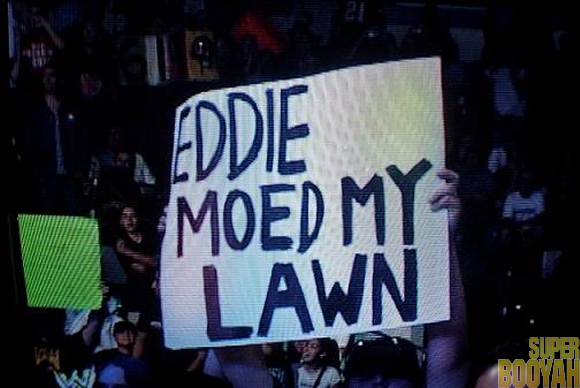 WWE-Funny-Fan-Signs-007