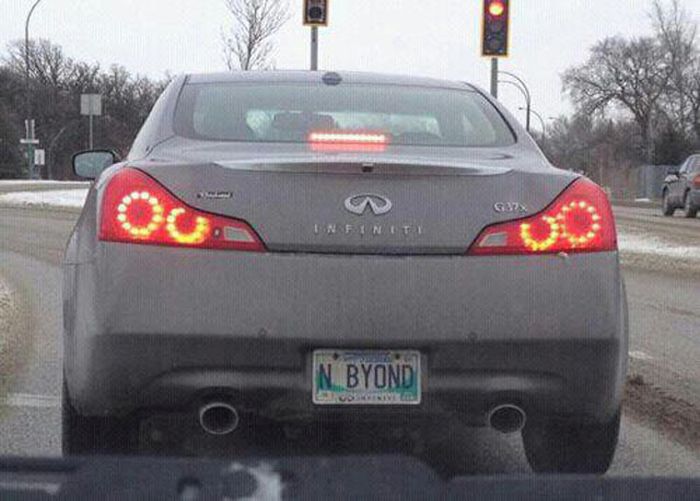 30 Funny License Plates - FunCage
