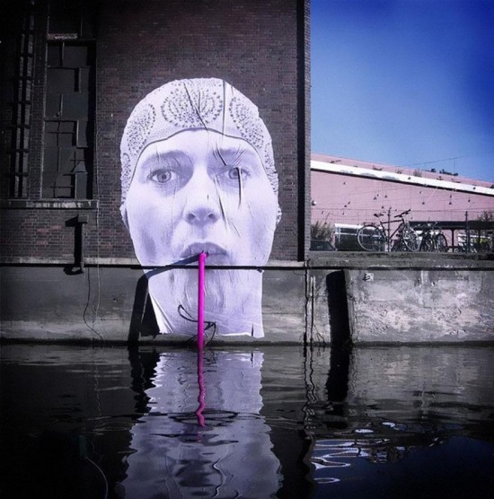 24 Graffiti That Interact With Their Surroundings 003
