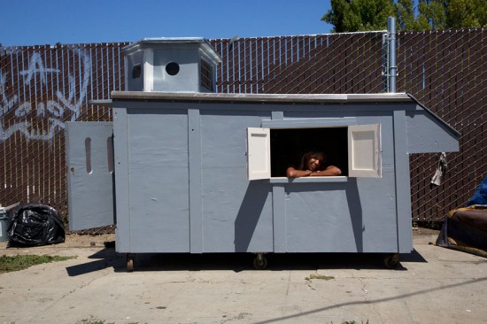 Artist Gregory Kloehn Creates Home For Homeless From Garbage 006