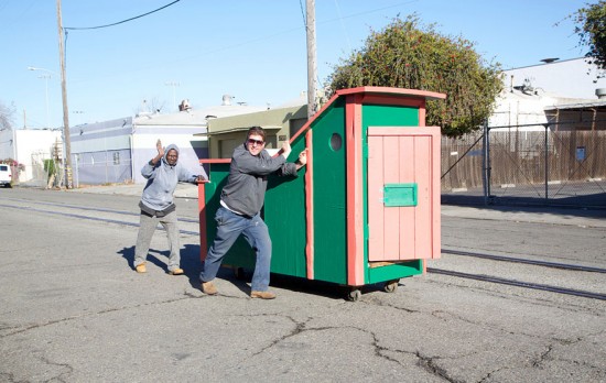 Artist Gregory Kloehn Creates Home For Homeless From Garbage 009