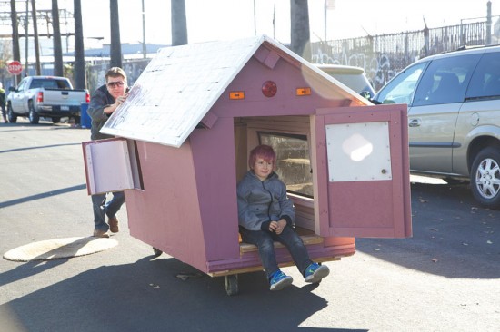 Artist Gregory Kloehn Creates Home For Homeless From Garbage 012