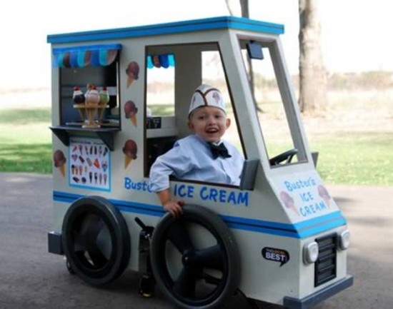12-Awesome-Wheelchair-Halloween-Costumes-003