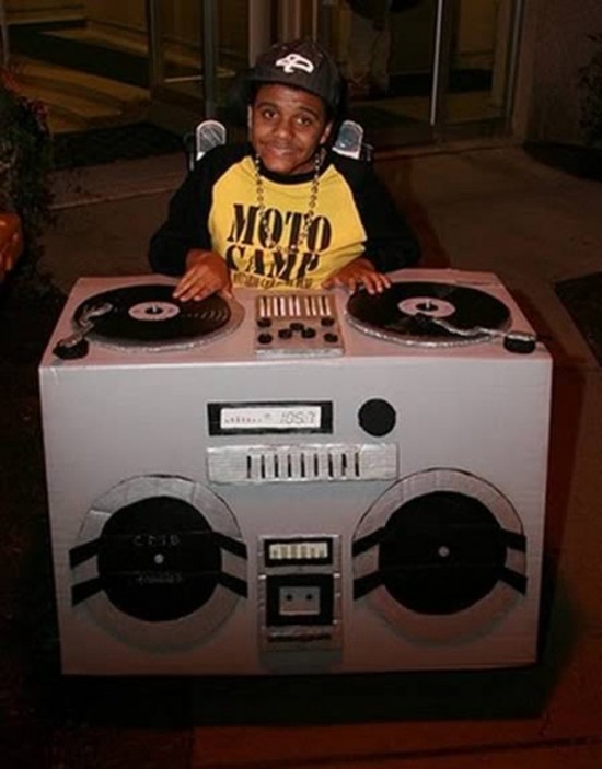12-Awesome-Wheelchair-Halloween-Costumes-006