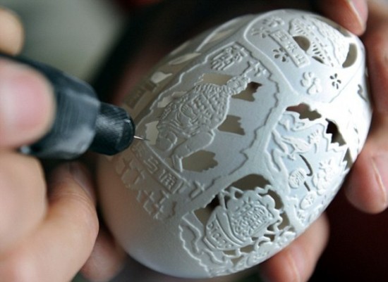Sculptures-Made-Of-Eggshells-002
