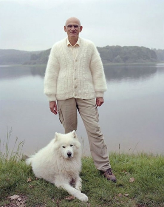 Dog-owners-wear-clothes-made-from-wool-of-their-pets-001