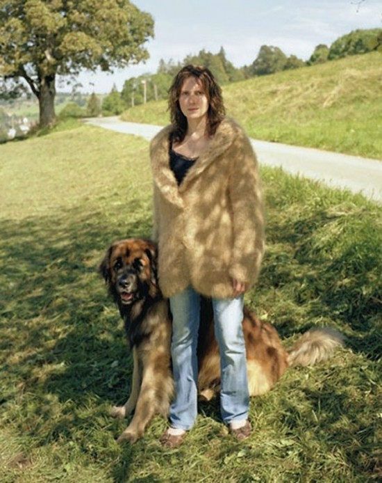 Dog-owners-wear-clothes-made-from-wool-of-their-pets-007