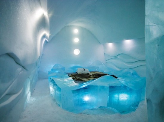 Hotel-made ​-of-ice-and-snow-in-Sweden-004