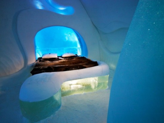 Hotel-made ​-of-ice-and-snow-in-Sweden-006