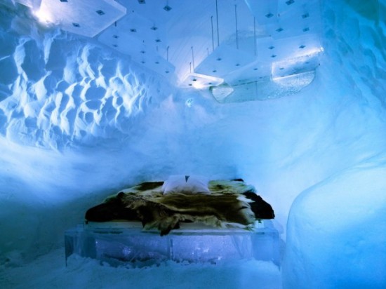 Hotel-made ​-of-ice-and-snow-in-Sweden-012