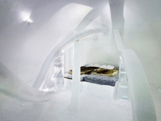 Hotel-made ​-of-ice-and-snow-in-Sweden-019