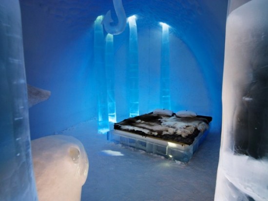 Hotel-made ​-of-ice-and-snow-in-Sweden-021