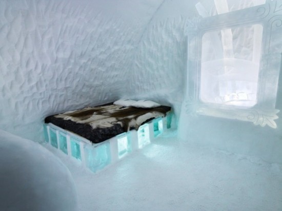 Hotel-made ​-of-ice-and-snow-in-Sweden-025