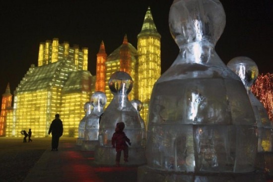 Ice-and-Snow-Sculpture-Festival-011