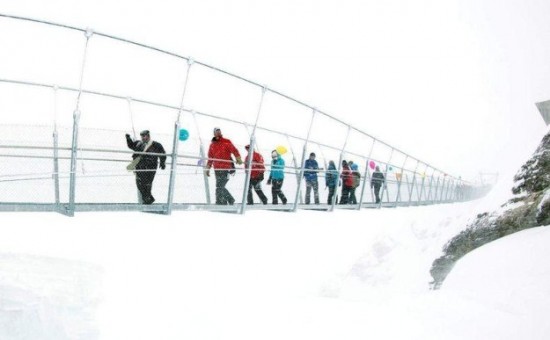 The-highest-suspension-bridge-in-Europe-002