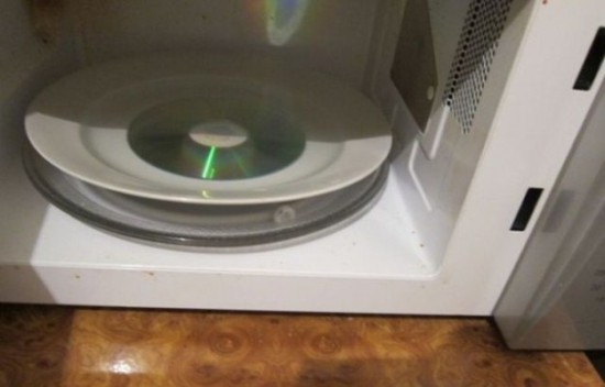 This-Is-What-Happens-to-a-CD-in-the-Microwave-001