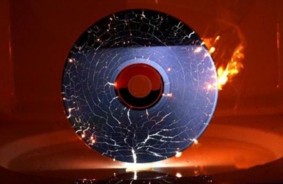 This-Is-What-Happens-to-a-CD-in-the-Microwave-003