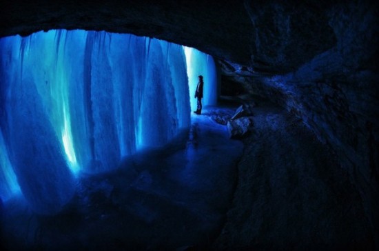 Bizarre-forms-of-frozen-waterfalls-003