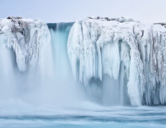 Bizarre-forms-of-frozen-waterfalls-005