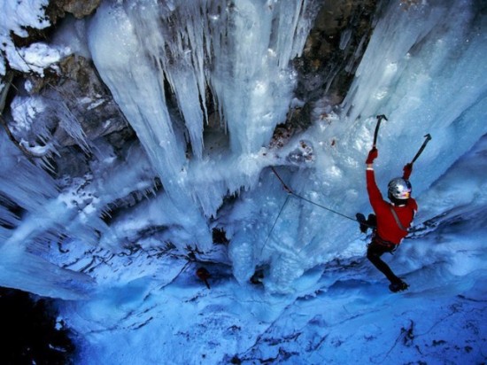 Bizarre-forms-of-frozen-waterfalls-010