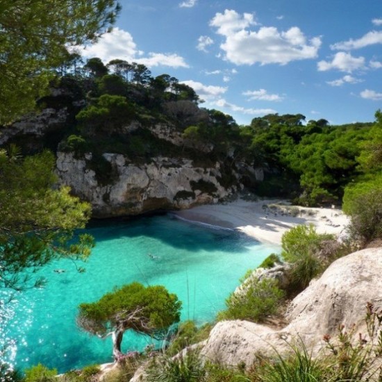 Blue-waters-of-Menorca-001
