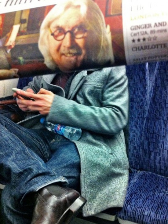 Funny-Newspaper-Photobombs-Amuse-This-Bored-Commuter-020