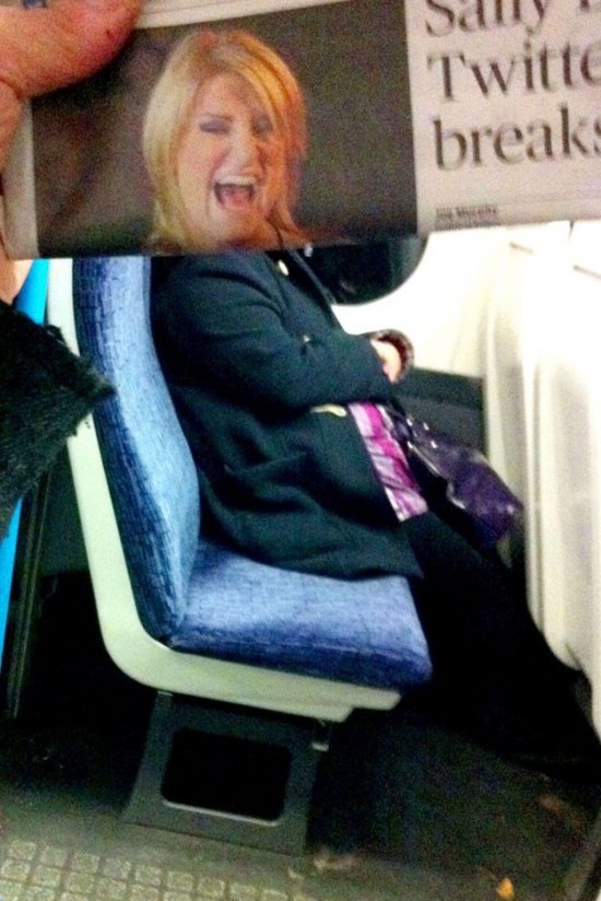 Funny-Newspaper-Photobombs-Amuse-This-Bored-Commuter-025