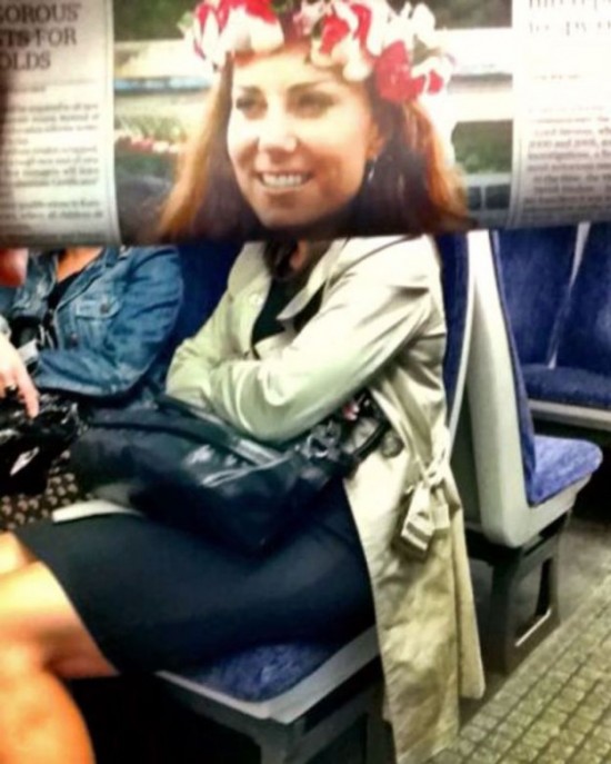 Funny-Newspaper-Photobombs-Amuse-This-Bored-Commuter-030