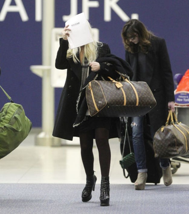 Some-of-the-Funnier-Celebrity-Encounters-with-the-Paparazzi-021