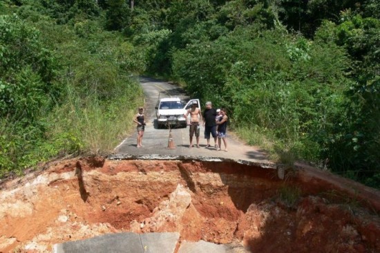 This-Road-Definitely-Has-a-Problem-007