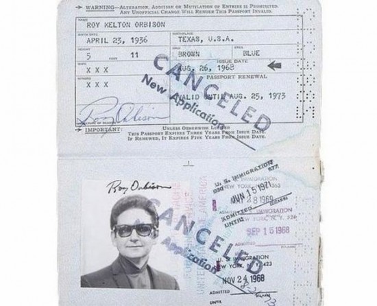 Famous-People-And-Their-Passports-004