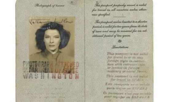 Famous-People-And-Their-Passports-012