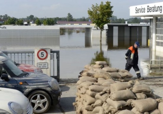 Flooded-Cars-in-Germany-013