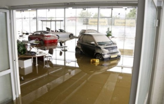 Flooded-Cars-in-Germany-016
