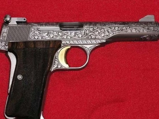 Engraved-Weapons-That-Are-Almost-Works-of-Art-011