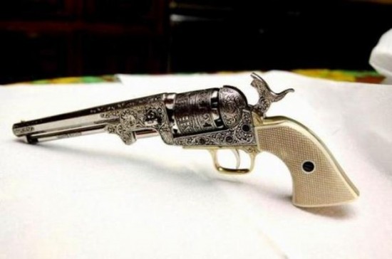 Engraved-Weapons-That-Are-Almost-Works-of-Art-033