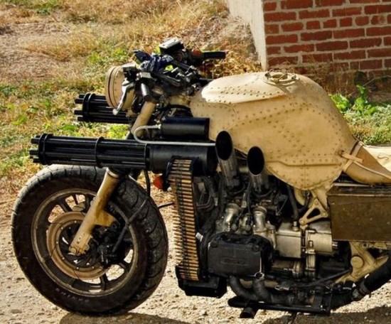 Motorcycle-with-Two-Guns-001