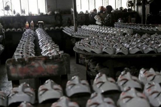 Production-Of-The-Fawkes-Masks-003