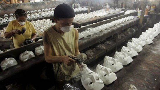 Production-Of-The-Fawkes-Masks-006