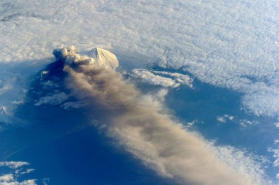 Volcanic-Eruptions-as-Seen-from-Space-003