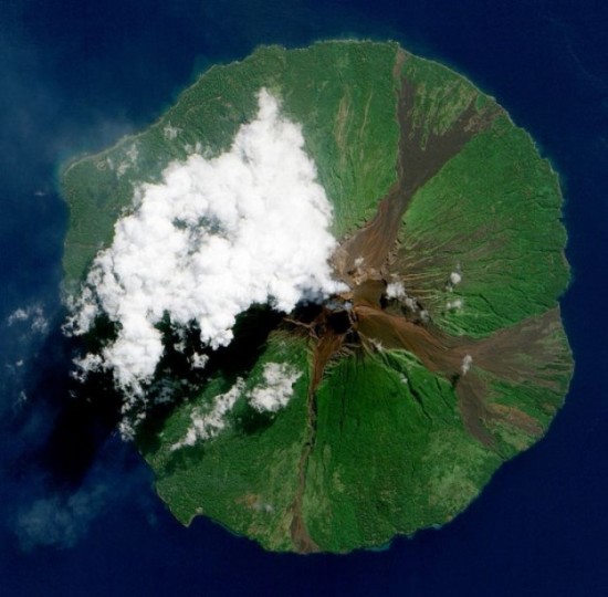 Volcanic-Eruptions-as-Seen-from-Space-004