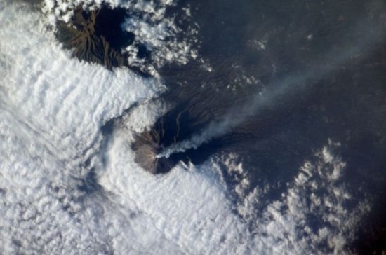 Volcanic-Eruptions-as-Seen-from-Space-009