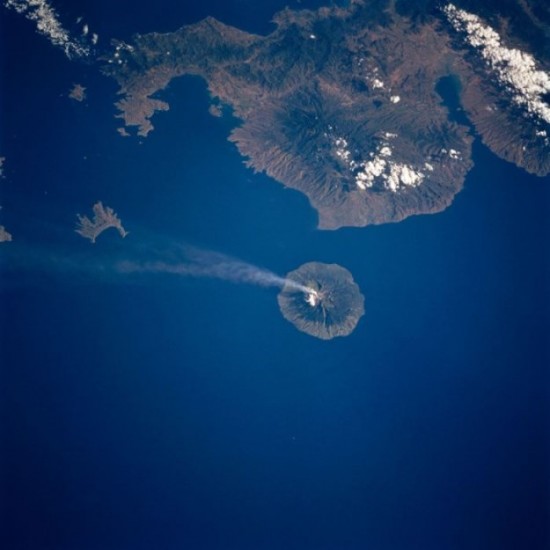 Volcanic-Eruptions-as-Seen-from-Space-010