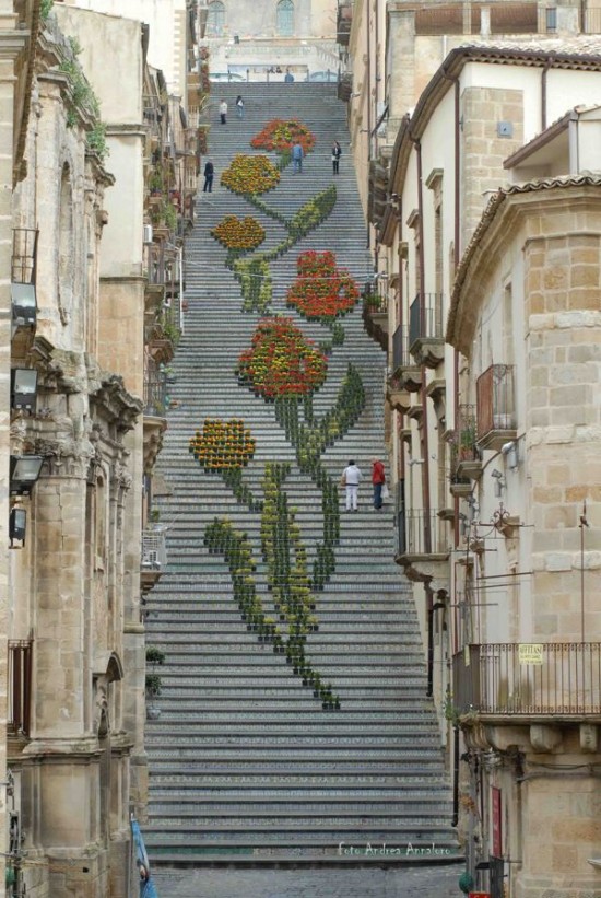 Beautifully-Decorated-Staircase-001