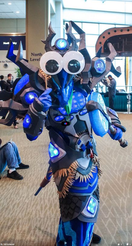 Cosplay-with-Giant-Googly-Eyes-003