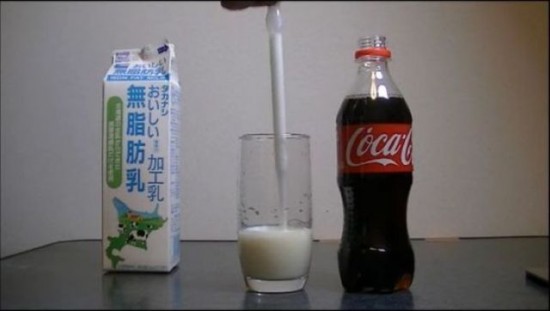 This-Is-What-Happens-When-You-Add-Milk-to-Cola-002