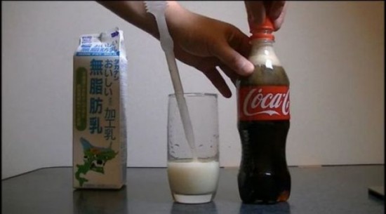 This-Is-What-Happens-When-You-Add-Milk-to-Cola-004