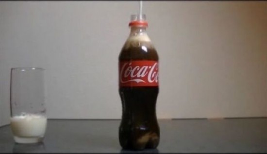 This-Is-What-Happens-When-You-Add-Milk-to-Cola-006