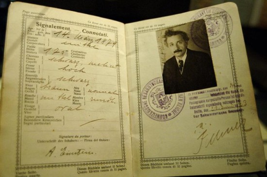 Vintage-Celebrity-Passport-Photos-009
