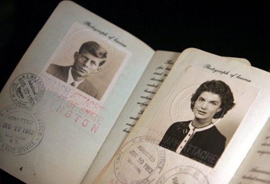 Vintage-Celebrity-Passport-Photos-013